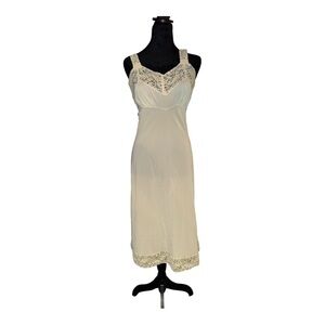 VTG Nylon slip dress sheer lace trim in Champagne size small by carters‎